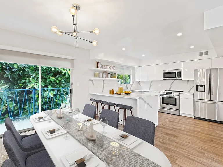 927 N San Vicente Blvd — Photo 11