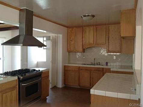 4th image of 5514 N Astell Ave