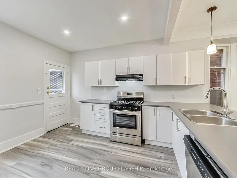 16 Huntley St — Photo 14