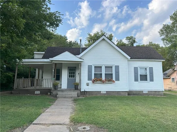 519 W Walnut St, Nevada, MO 64772