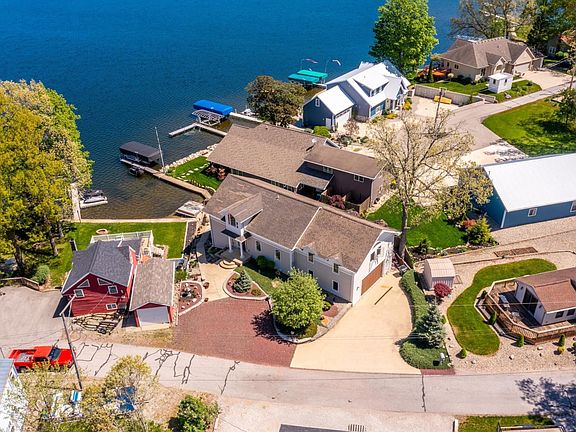 Drone photo of property & parking