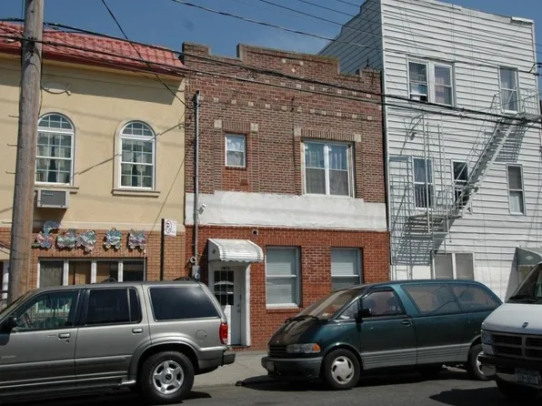 2825 W 15th St, Brooklyn, NY 11224