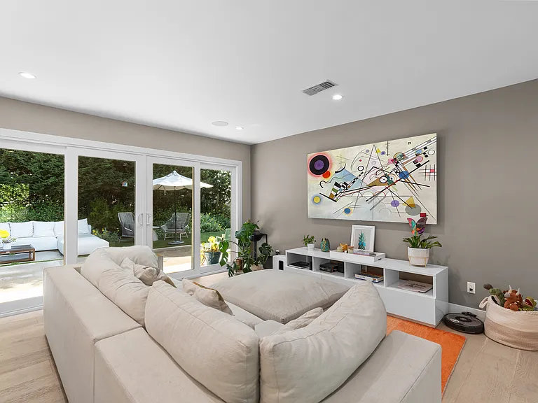 3286 Mandeville Canyon Rd — Photo 10