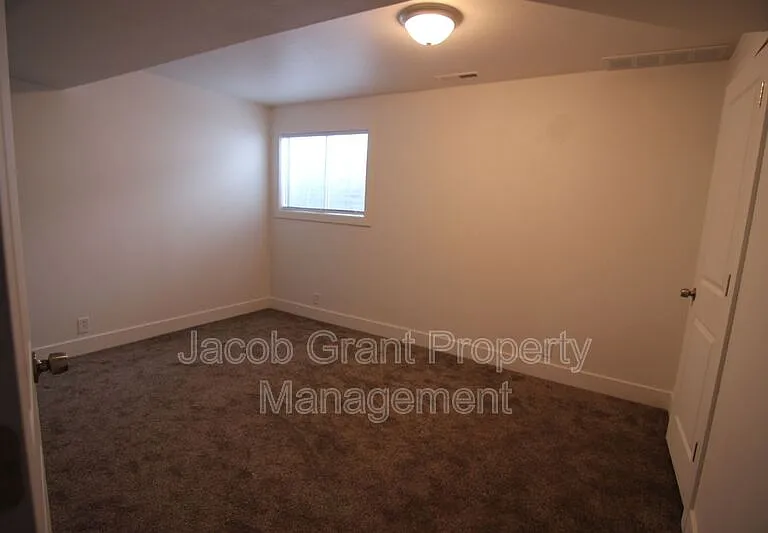 1474 S Falcon Dr — Photo 6