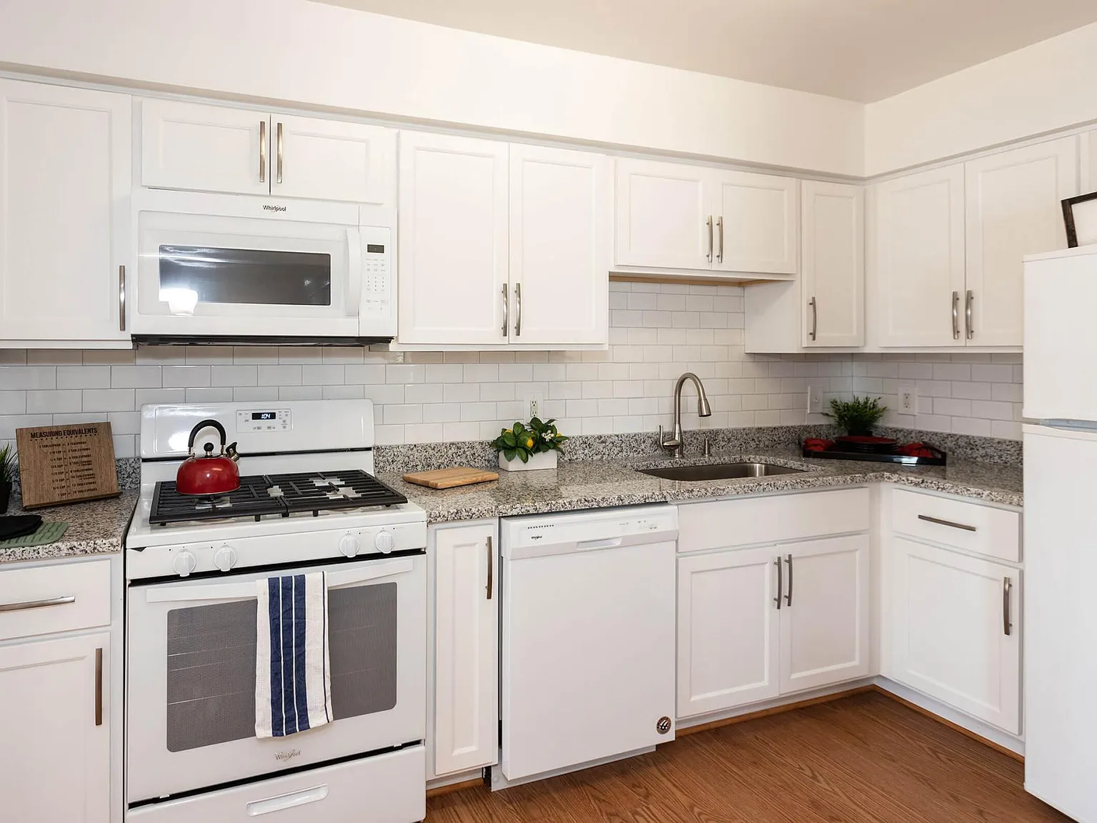 Mariner's Cove Apartment Homes — Photo 2