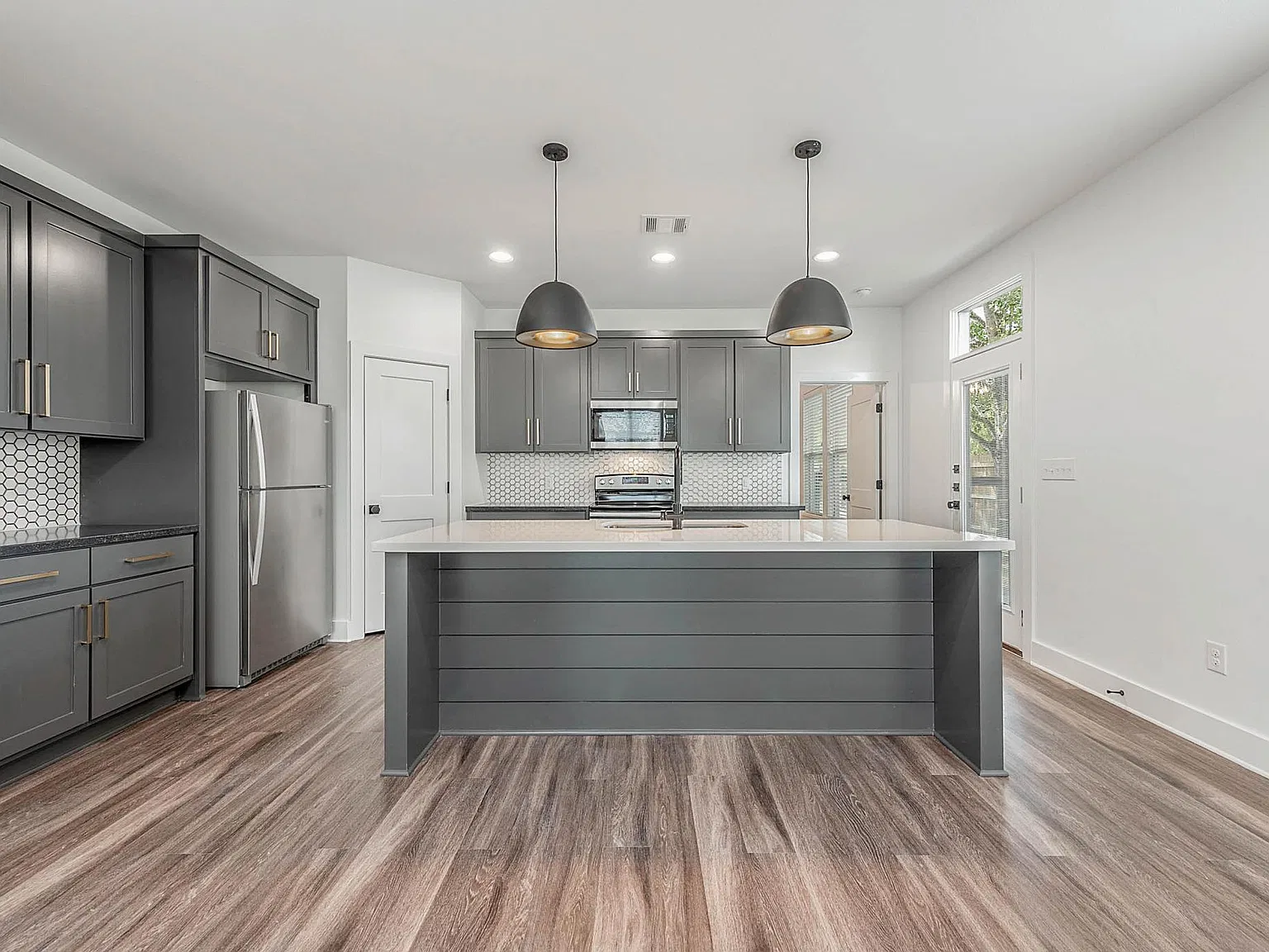 4 bed, 4.5 bath, 1900 sqft, $3,600 — Photo 4