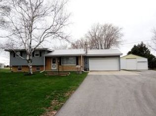 1582 Grandview Rd, Green Bay, WI 54311
