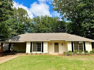 908 Holly Hill Dr, Tupelo, MS 38801