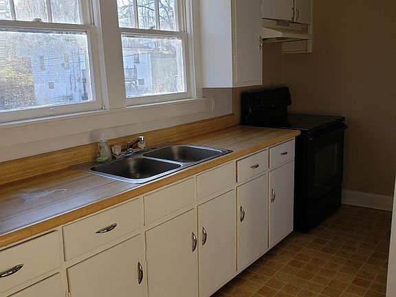 5th image of 120 & 120-1/2 E Walnut St