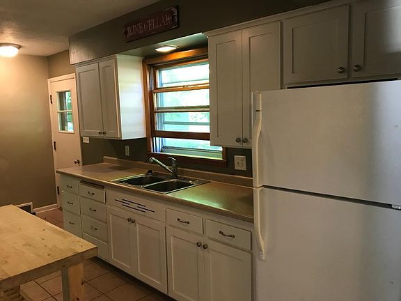 4th image of 114 Lexington Ave N