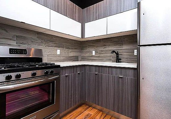2nd image of 542 Kosciuszko St APT 3R