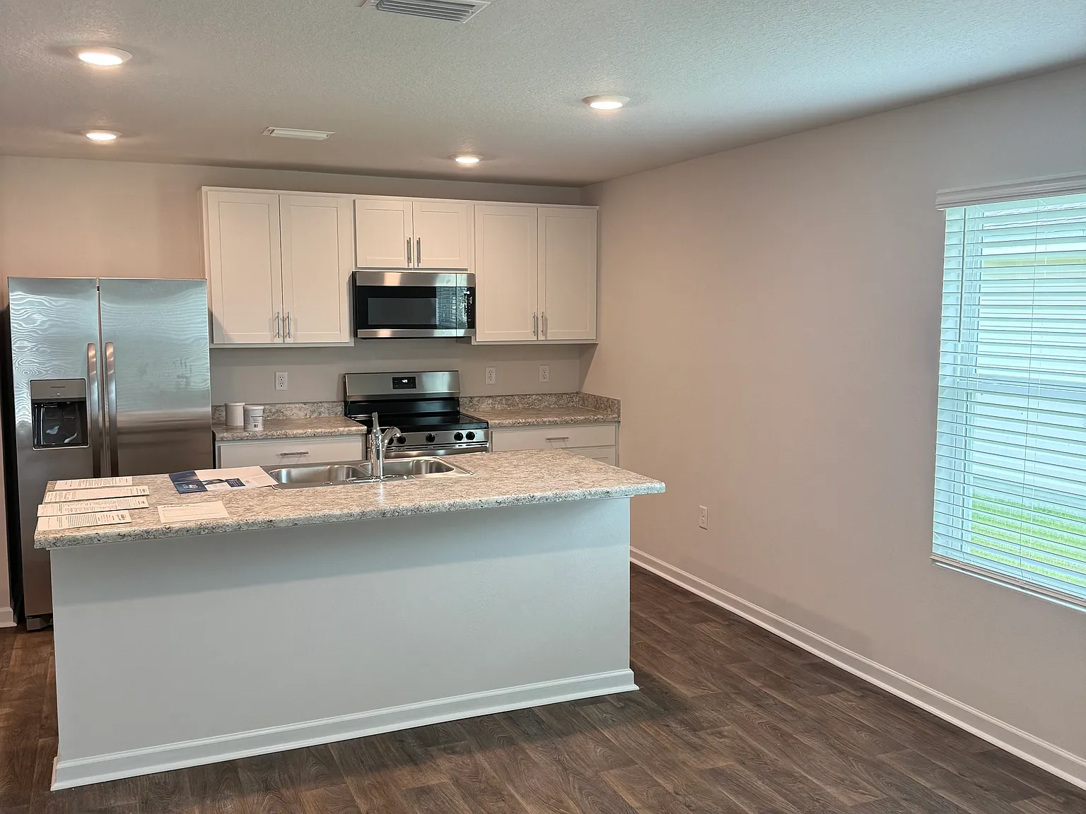 3 bed, 1281 sqft, $2,100 — Photo 3