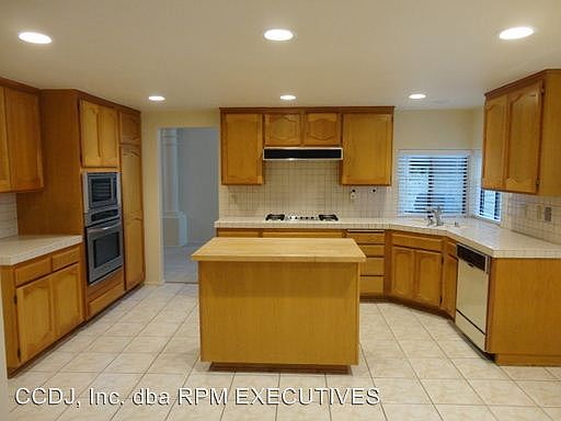 2nd image of 25324 Keats Ln