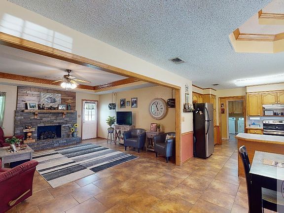 3rd image of 1707 Woodline Dr