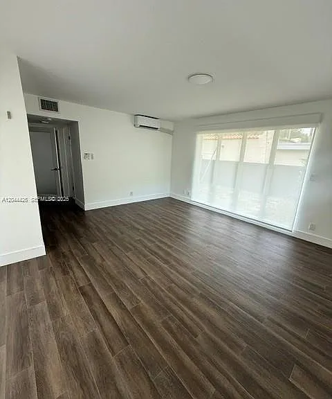 1047 NE 84th St — Photo 16