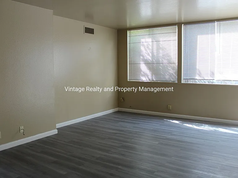 248 W Knoles Way — Photo 21