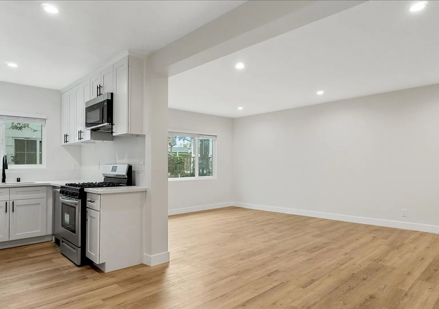 Beautifully Renovated One Bedroom Apartment | Private Enclosed Patio — Photo 3