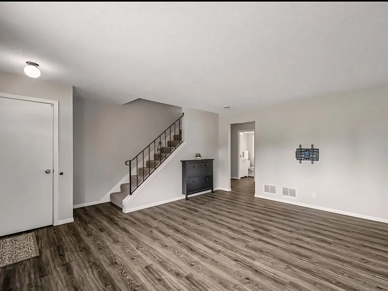 4 bed, 2.5 bath, 2100 sqft, $2,850 — Photo 2