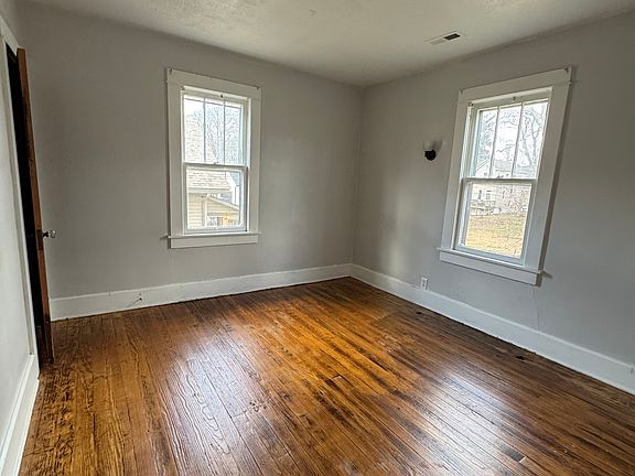 4th image of 835 Locust Ave #2