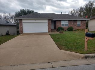 108 Daleview Cir, Nixa, MO 65714