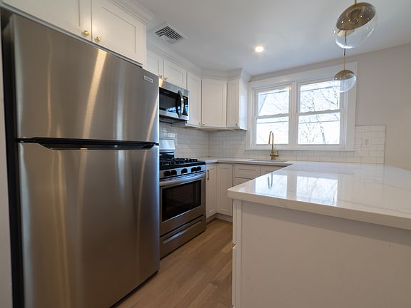 4th image of 57 Oakland Ave #B