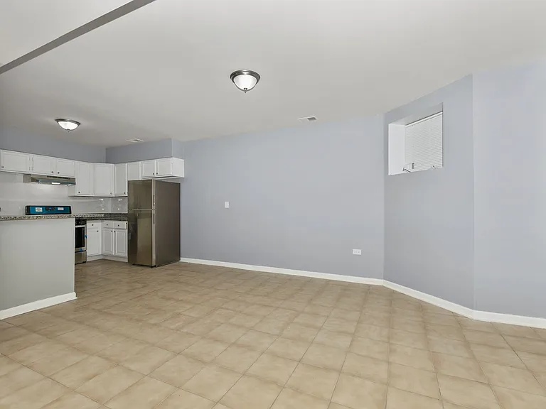 5226 S Michigan Ave — Photo 2
