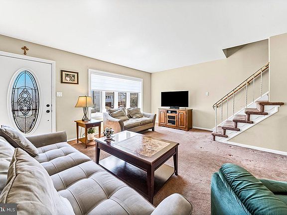 5th image of 215 Riverview Ave