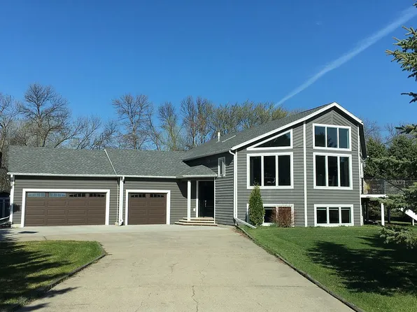 7709 University Dr S, Fargo, ND 58104