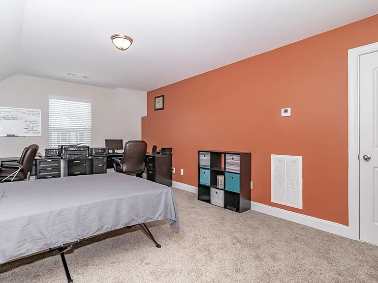 2112 Kinsale Ave — Photo 32