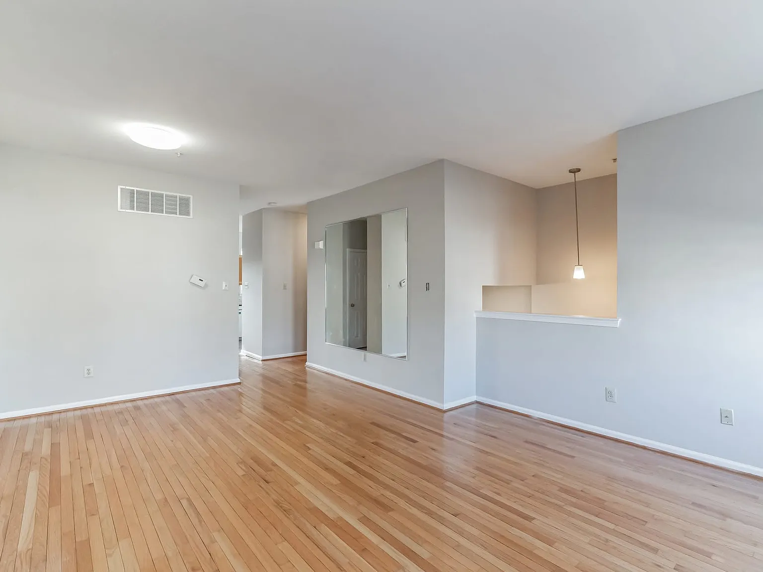 3 bed, 2.5 bath, 1752 sqft, $3,100 — Photo 3