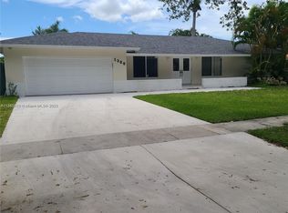 1300 SW 70th Ave, Plantation, FL 33317