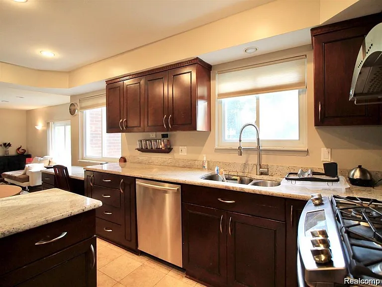 5363 English Dr — Photo 10