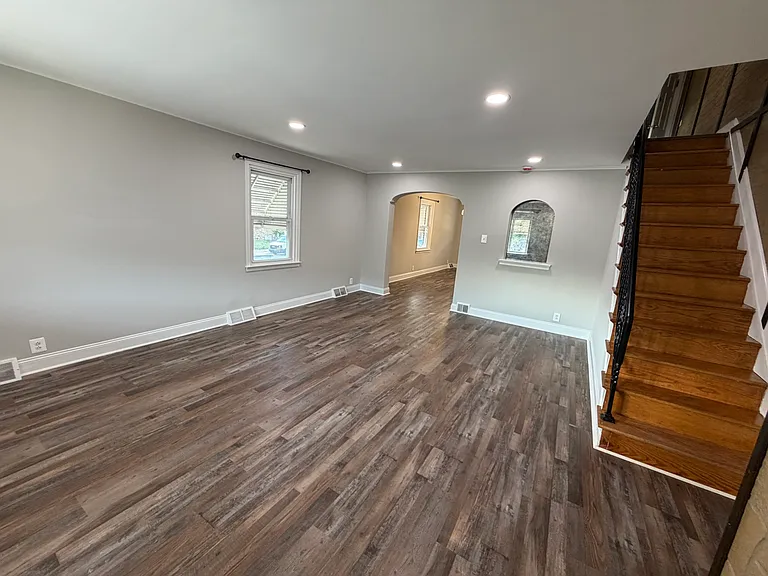 4701 Hartel Ave — Photo 9