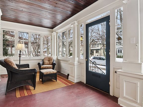 3rd image of 608 S Elmwood Ave