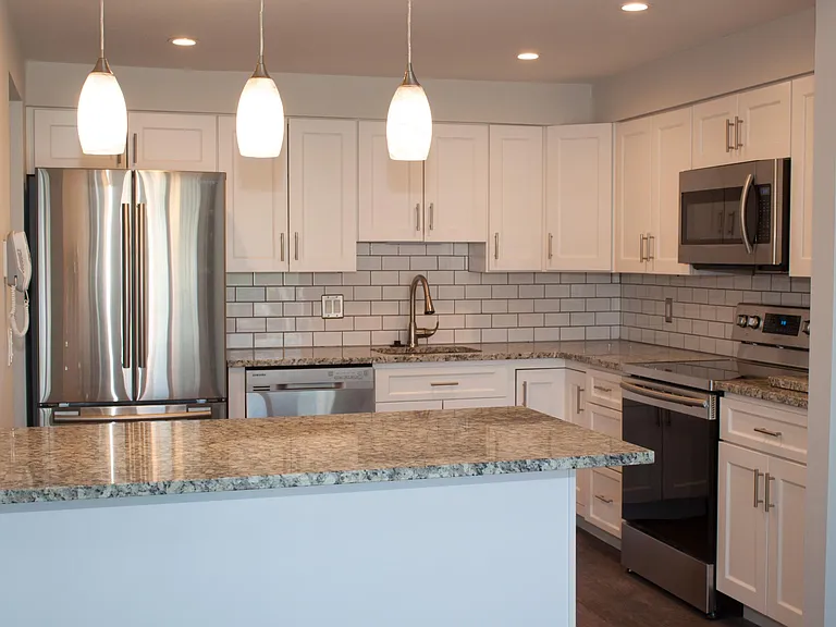 2050 Delaware Ave #E — Photo 6