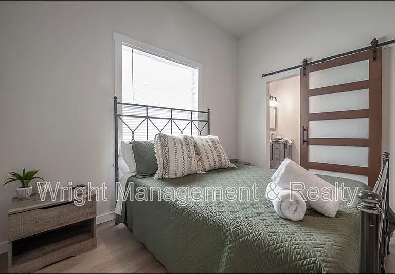 1807 E 20th Ave — Photo 8