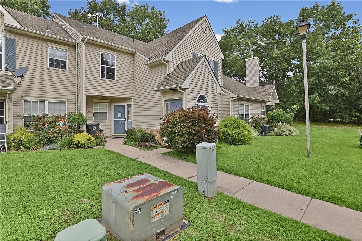 2813 Falcon Court - 1 — Photo 2