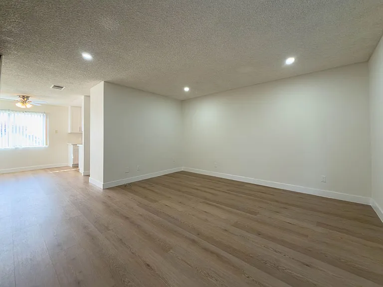6535 Pickering Ave — Photo 5