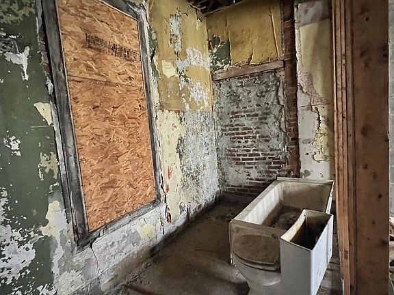 3rd image of 133 N 18th St