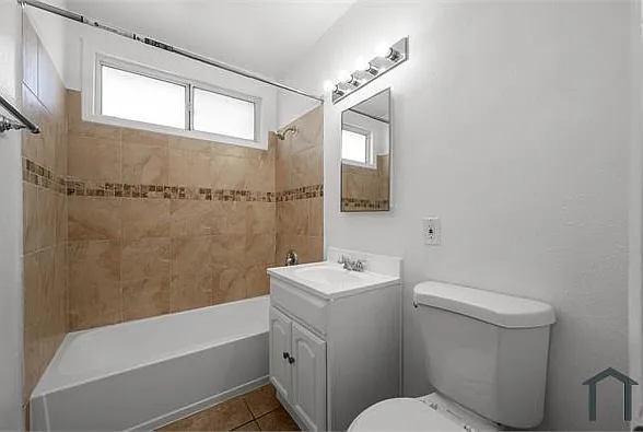 14616-14618 Blythe St #4 — Photo 9