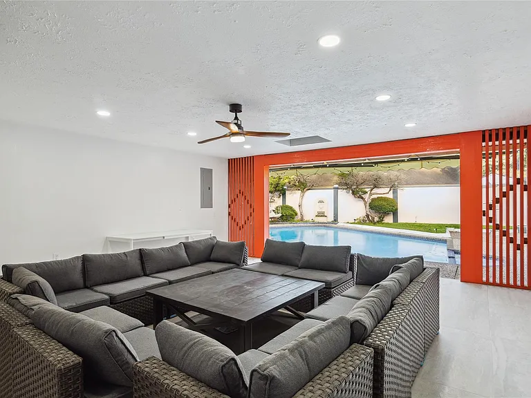 15302 La Mancha Dr — Photo 23
