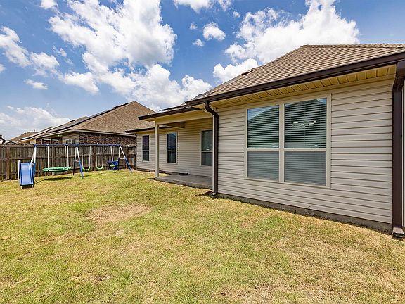 3rd image of 418 Cypress Garden Dr