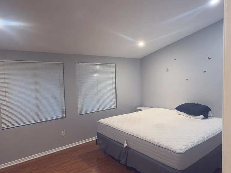5647 Winnetka Ave — Photo 2