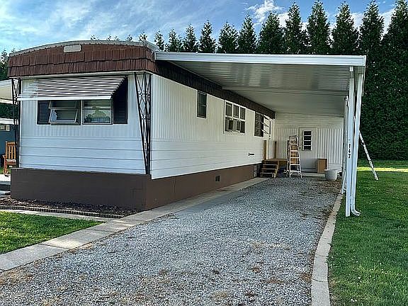 2nd image of 147 Klondike Ln