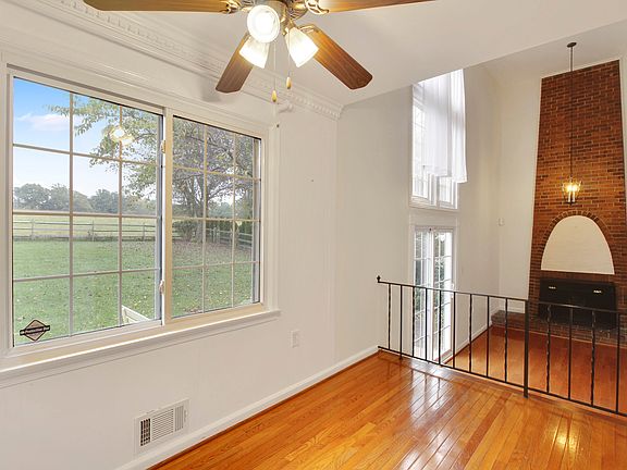 3rd image of 5208 Continental Dr
