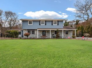 32 Branch Dr, Smithtown, NY 11787