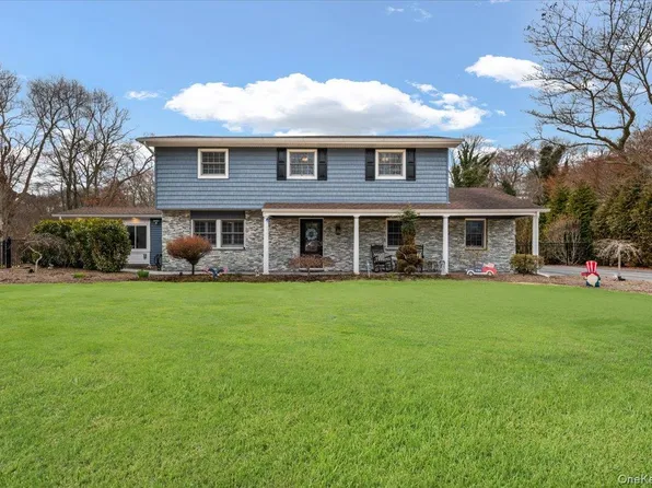 32 Branch Drive, Smithtown, NY 11787