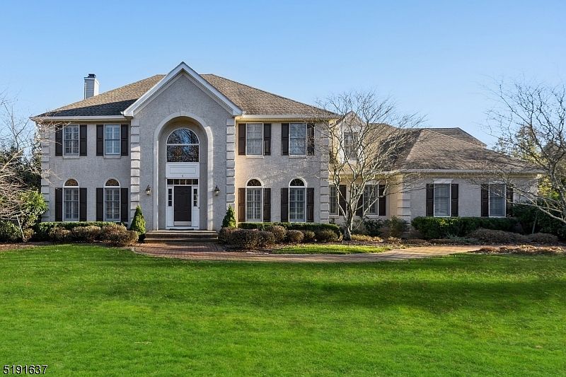 1st image of 5 Forestdale Dr