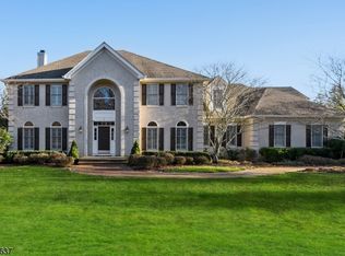 5 Forestdale Dr, Whitehouse Station, NJ 08889