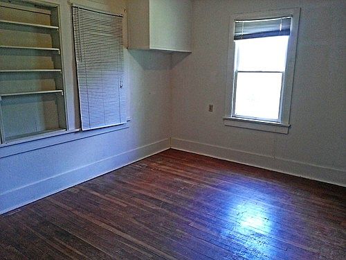 5th image of 1001 S Willow St